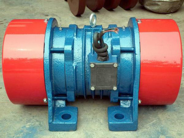 臥式振動(dòng)電機(jī)
